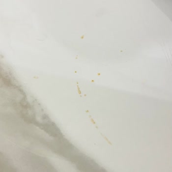 Döküm Tencere Tezgahı Üzerinde Kalıcı Leke Bıraktı, Mağaza Yetersiz Maddi Telafi Sunuyor