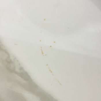 Döküm Tencere Tezgahı Üzerinde Kalıcı Leke Bıraktı, Mağaza Yetersiz Maddi Telafi Sunuyor