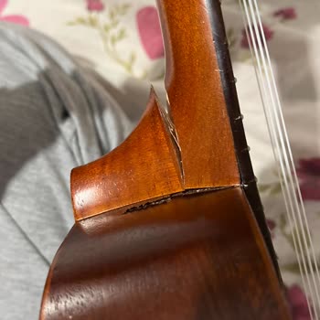 Gardrops’ta Kırık Ukulele Teslimatı