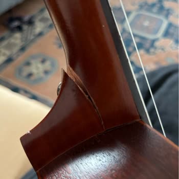 Gardrops’ta Kırık Ukulele Teslimatı