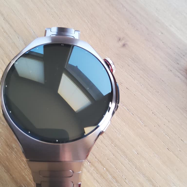 Beklenen Dayanıklılığı Göstermeyen Huawei Watch 5 Amber Kasa Çizik Sorunu