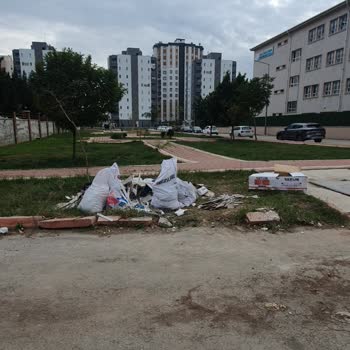 Adana Seyhan 50204 Sokakta Çöp Arabası Es Geçiyor, Temizlik Yok