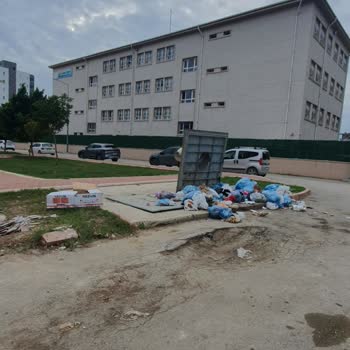 Adana Seyhan 50204 Sokakta Sürekli Çöp Birikimi Ve Belediye İhmali