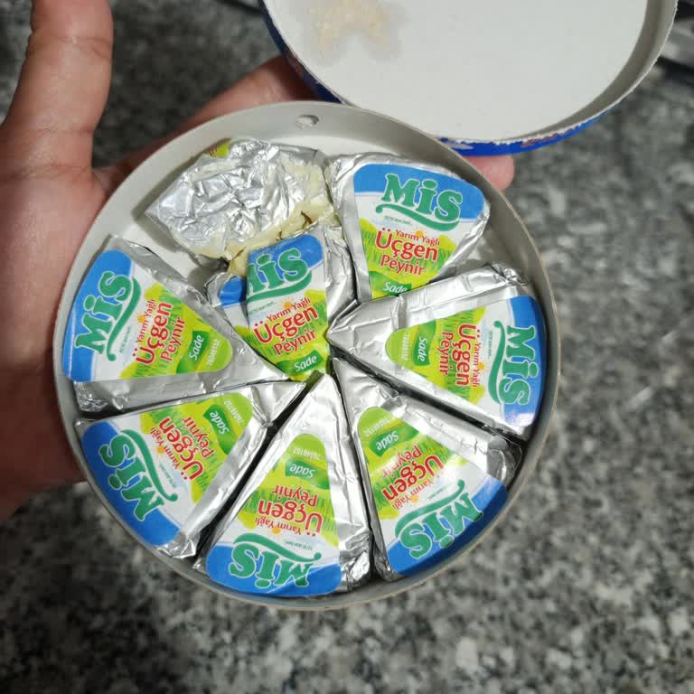 Şok Marketten Bozuk Üçgen Peynir Gönderimi Gıda Güvenliği Sorunu