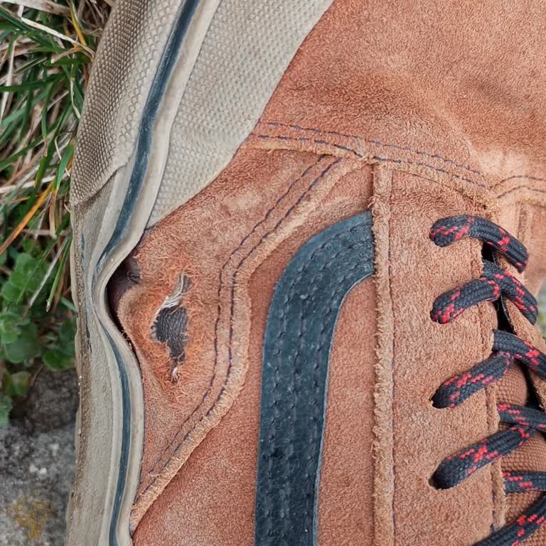 Vans Ayakkabı Su Geçirmez Ve Dayanıklı Diye Satılan Ayakkabının Yanlardan Açılıp Yırtılması