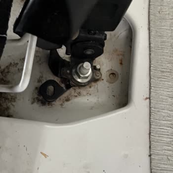 Golf 7 Bagajı Yağmurda Su Alıyor, Üretim Hatası İddiası Ve Ücretsiz Çözüm Talebi