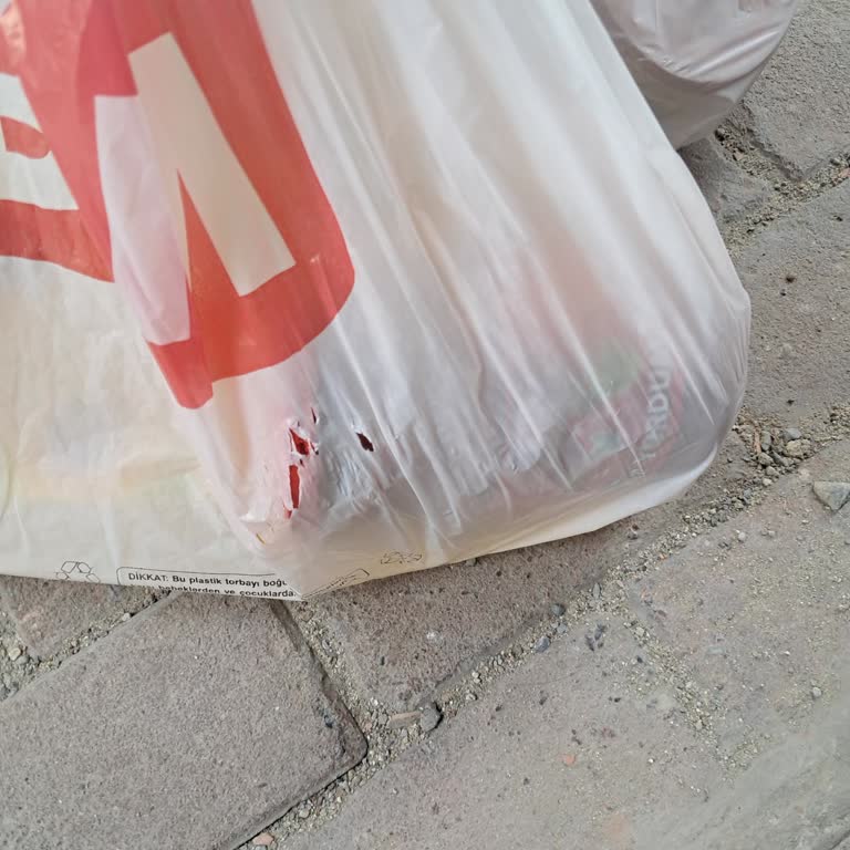 BİM Mağazalarındaki İnce Poşetler Cam Ürünlerde Kırılma Riski Oluşturuyor!