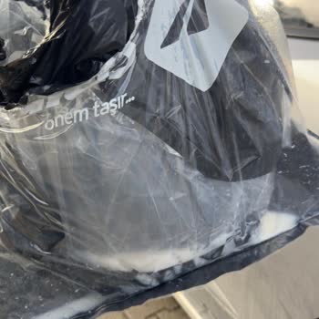 Aras Kargo’nun Dikkatsiz Taşıması Yüzünden Yumoş Yumuşatıcı Patladı Ve İşyerinde Kirlilik Oluştu