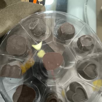 Çiçek Sepeti Sevgililer Günü Siparişinde Özensiz Çiçek Ve Bozuk Çikolata Kutusu