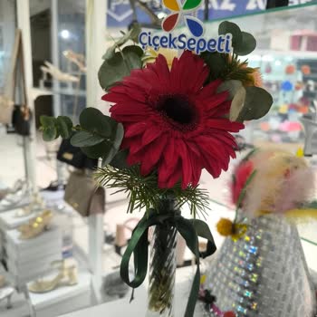 Çiçek Sepeti Sevgililer Günü Siparişinde Özensiz Çiçek Ve Bozuk Çikolata Kutusu