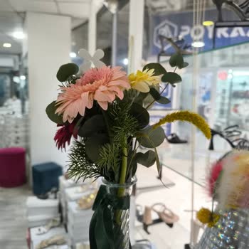 Çiçek Sepeti Sevgililer Günü Siparişinde Özensiz Çiçek Ve Bozuk Çikolata Kutusu