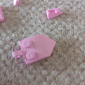 Parçaları Kendi Kendine Çatlayan Lego Lotus Flowers Seti İçin Değişim Talebi