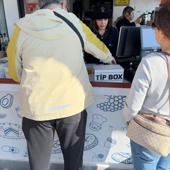 Antalya Konyaaltı Beach Büfesinde Yiyecek Kalitesi Ve Hijyen Sorunları