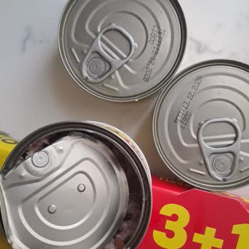 Siyah İçerikli Ton Balığı Ve Belirsiz Son Kullanma Tarihleri