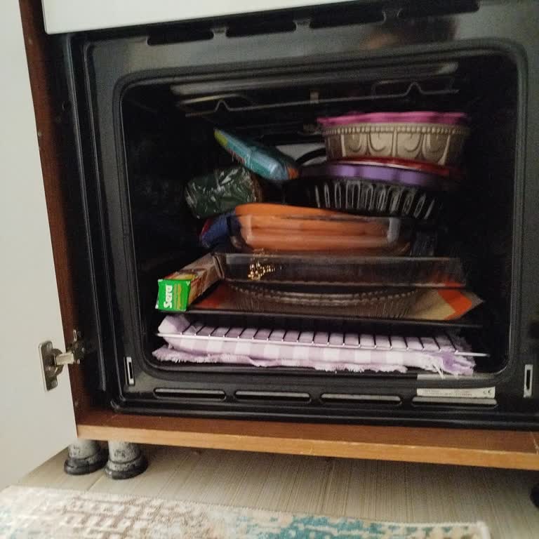 Ankastre Fırın Camı Patladı, Servis 1 Aylık Gecikme İle Yanıt Vermedi