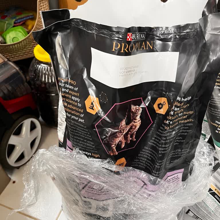 Sahte Kedi Maması Ve Cevapsız İletişim