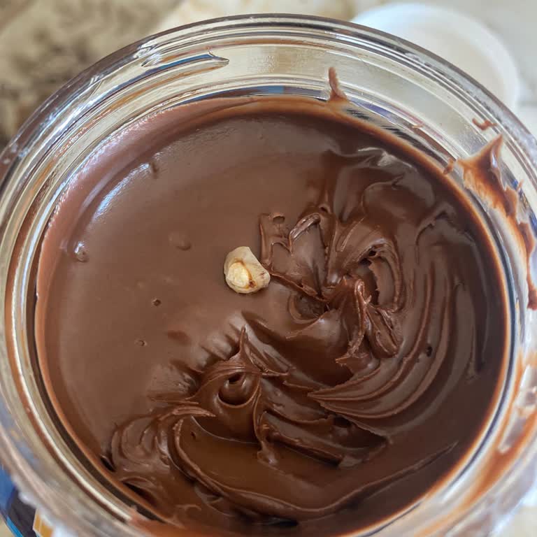 Nutella Kavanozunda Yutulma Riski Taşıyan Sert Cisim