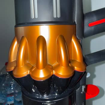 Dyson V16 Sıfır Cihazda Boya Atığı Ve Mağazanın Yetersiz Çözüm Teklifi