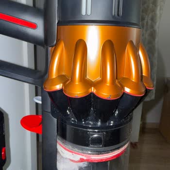 Dyson V16 Sıfır Cihazda Boya Atığı Ve Mağazanın Yetersiz Çözüm Teklifi