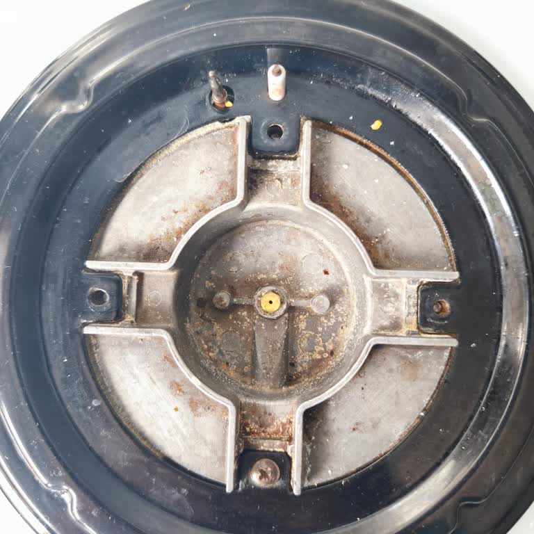 Servis Sırasında Kırılan Vidalar Nedeniyle Oluşan Ocak Hasarı Ücretsiz Düzeltilemedi