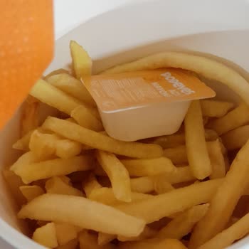 Popeyes Tuzla Şubesinde Hijyen Sorunu: Tavukta Kıllar Ve Sosun Kirli Dokunuşu