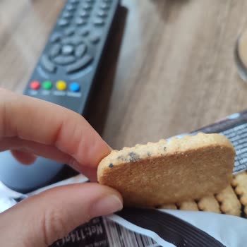 Balıkesir 6N Markette Küflü Eti Burçak Bisküvisi Satışı