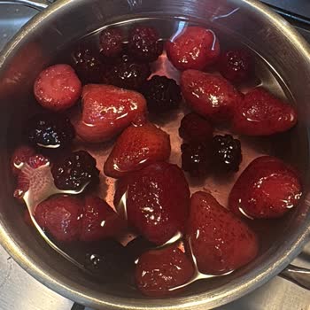 Migros Lavi Orman Meyvesi Ürününde Kurtlar Çıktı