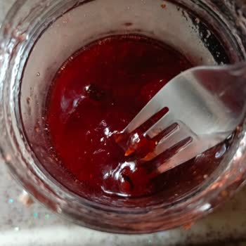 Tamek Çilek Reçelinde Siyah Parçalar İçin Hijyen Ve Sağlık Şikayeti