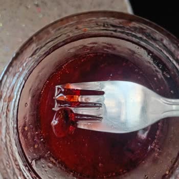 Tamek Çilek Reçelinde Siyah Parçalar İçin Hijyen Ve Sağlık Şikayeti