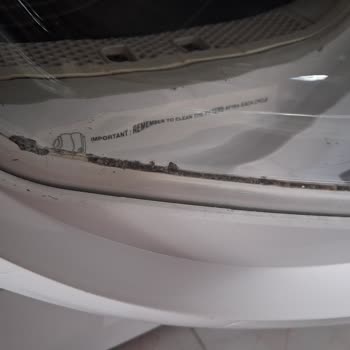 Hoover Kurutma Makinesinde Kapak Lastiğinde Toz Birikmesi Ve Servis İlgisizliği