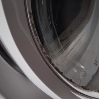 Hoover Kurutma Makinesinde Kapak Lastiğinde Toz Birikmesi Ve Servis İlgisizliği