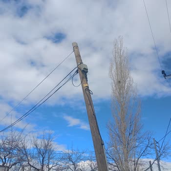 Türk Telekom Kayseri Hacılar’da Güvenliği Tehdit Eden Telefon Direği İçin Acil Sökülme Talebi