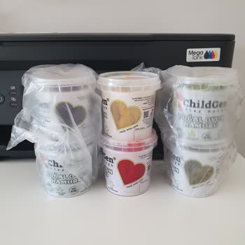 Childgen Oyun Hamuru Şekil Vermez Ve Ellerimize Yapışıyor