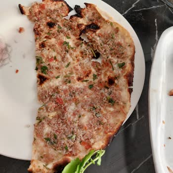 Hamur Gibi Yanık Lahmacunlar, Çürük Roka Ve Çözüm Sunmayan İşletme