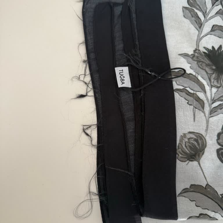 Mavi Boya Lekeli Ve Kenarları Sökülen Ürün İçin İade Talebi