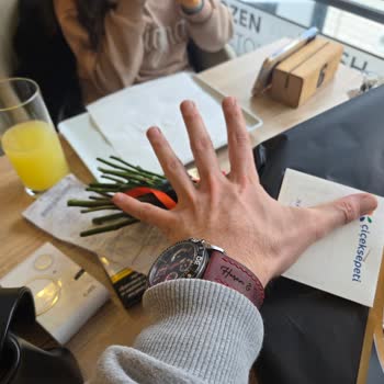 Sevgililer Günü Çiçeği Yanlış Boyutta Ve Geç Teslim Edildi