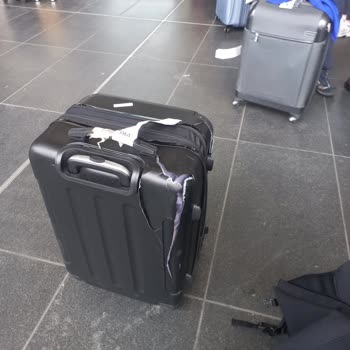 SAW Prag Uçuşunda Kırılan Valiz İçin Tam Tazminat İsteği