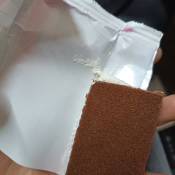 BİM Şubesinde Kinder Çilekli Süt Diliminde Kıl Tespiti Hijyen Şikayeti