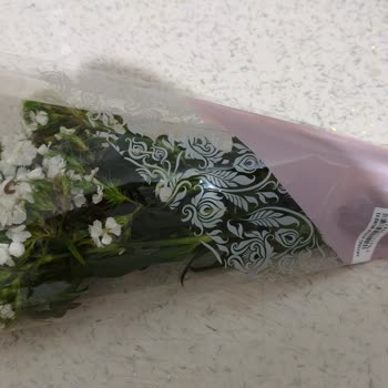 Migros Sanal Market’ten Özel Günde Çiçek Buketlerinde Canlı Kurtçuk Ve Çürüme