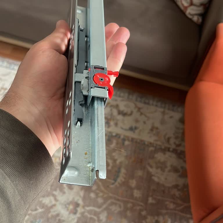 10 Yıllık Garantiye Rağmen Çekmece Rayı İçin 3.500 TL Servis Ücreti Talep Ediliyor