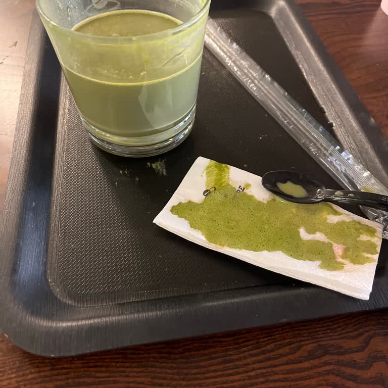 Kocatepe 1919 Şubesinde Çok Kötü Hazırlanan Strawberry Matcha Latte Ve İlgisiz Personel