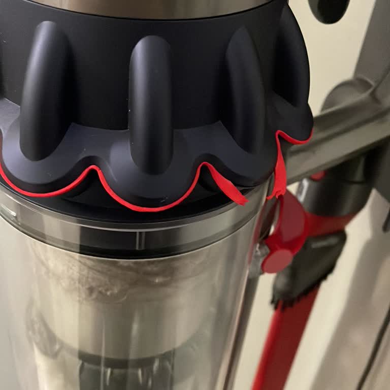 Dyson V15 Detect Süpürgesinin Papatya Parçasının Kısa Sürede Kırılması Ve Ücretsiz Onarım Talebi