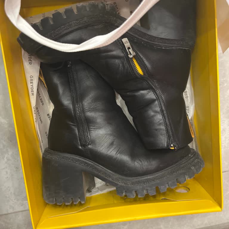 Kızımın Botu Çoraplarını Boyuyor, Greyder İade Ve Değişim Reddetti