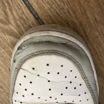 Nike Sneaker'da Altı Ayda Çatlak: Değişim Ve İade Talebi