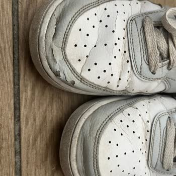 Altı Ayda Çatlayan Nike Sneaker İçin Değişim Talebi