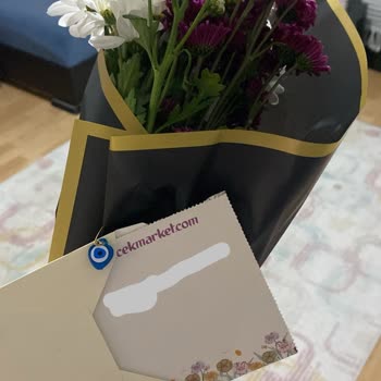 Yanlış Boyutta Ve Görünümde Çiçek Gönderildi, Müşteri Hizmetine Ulaşılamıyor