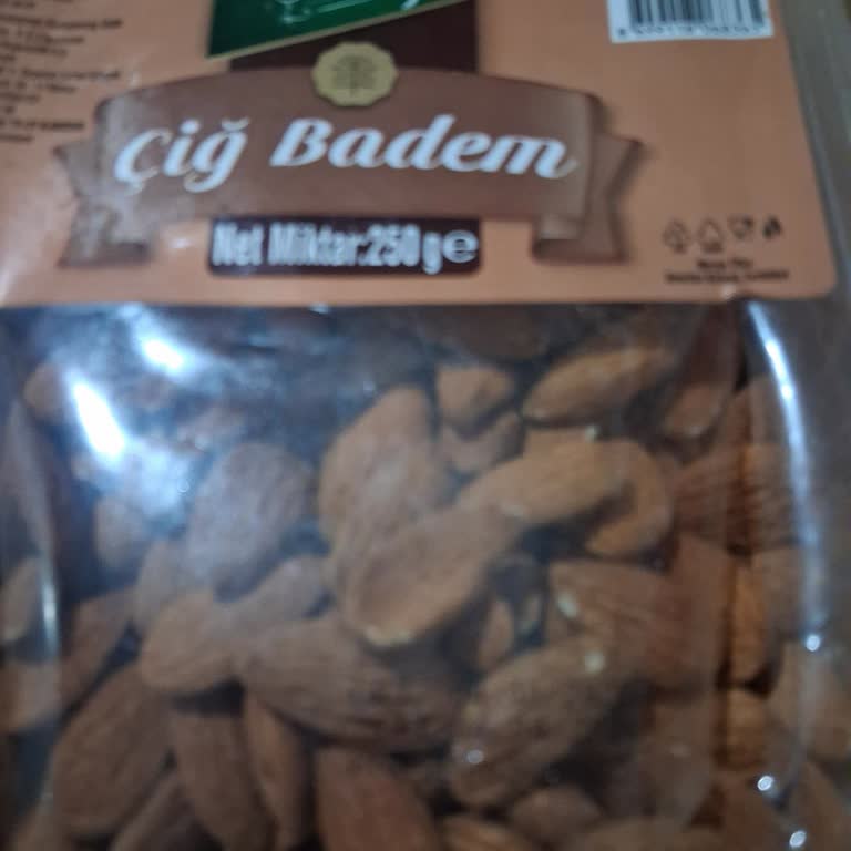 İnönü Mahallesi A101 Şubesinde Bayat Ve Kuru Çerezya Bademi, Tüketilemez