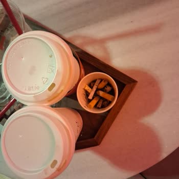 Kapalı Alanda Sigara Dumanı Ve Küllükler Müşterileri Rahatsız Ediyor