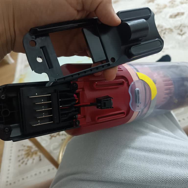 Garanti Kapsamındaki Philips Süpürge Batarya Kızağı Kırıldı Ve Hayal Kırıklığı