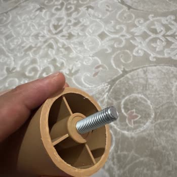 Montaj Hatası Nedeniyle Koltuk Ayağı Çıktı Ve Mağaza İlgisizliği